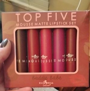 Five beautiful lip shades 'Baddie Babe'